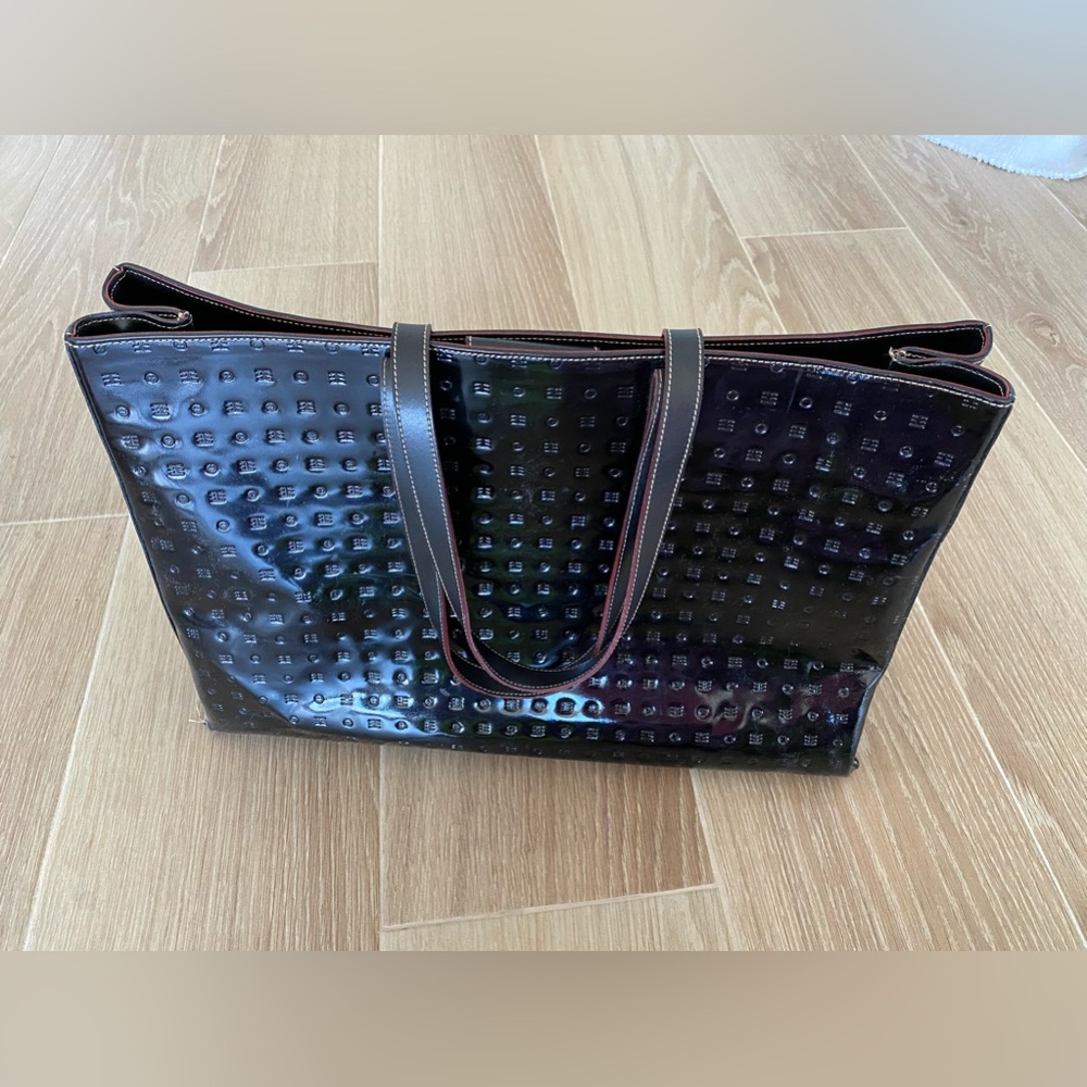 ARCADIA Black Genuine Patent Leather purse. Made in ITALY. Snap closure